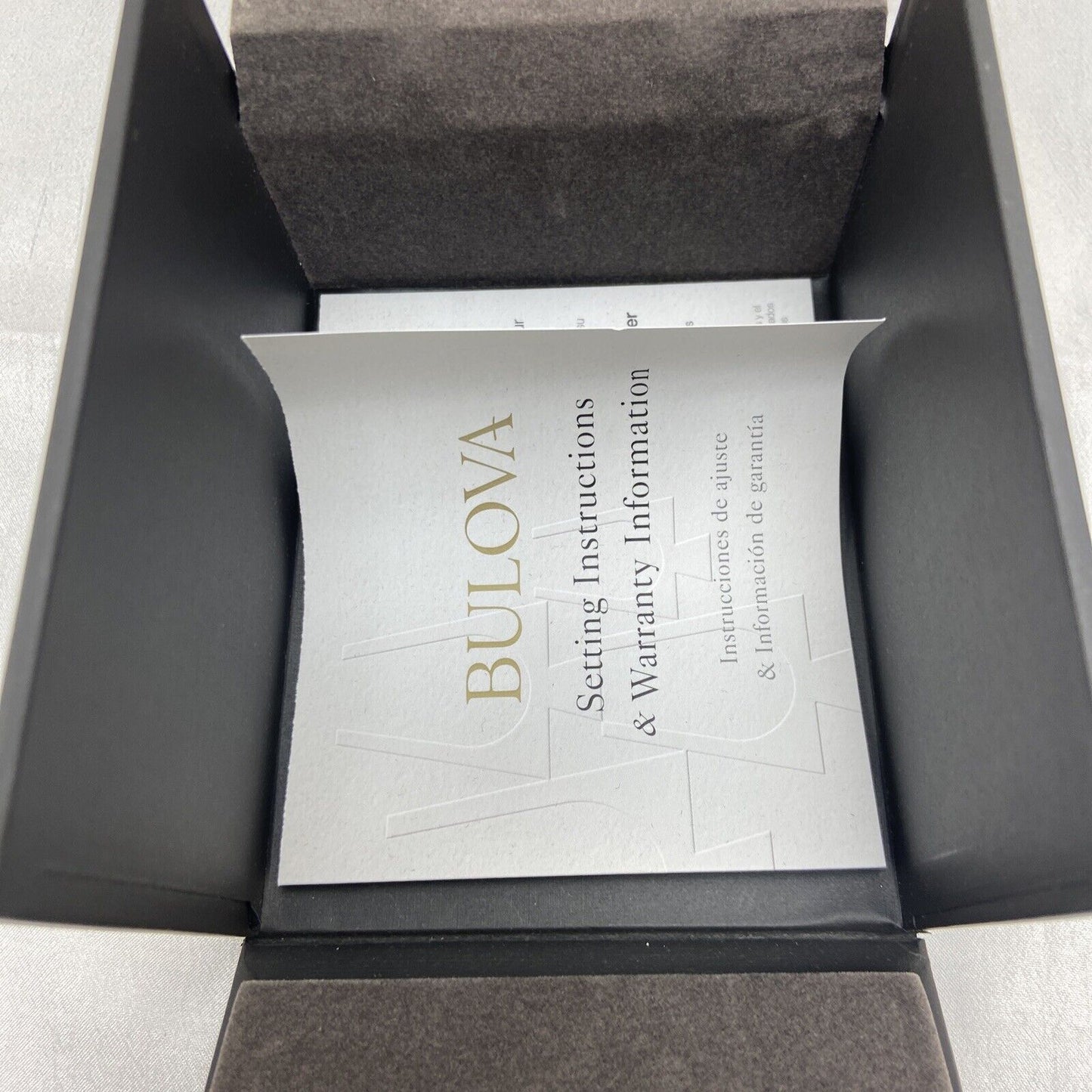 Bulova 98L248 Swarovski Crystal Mother of Pearl Dial Two Tone Watch Used Works