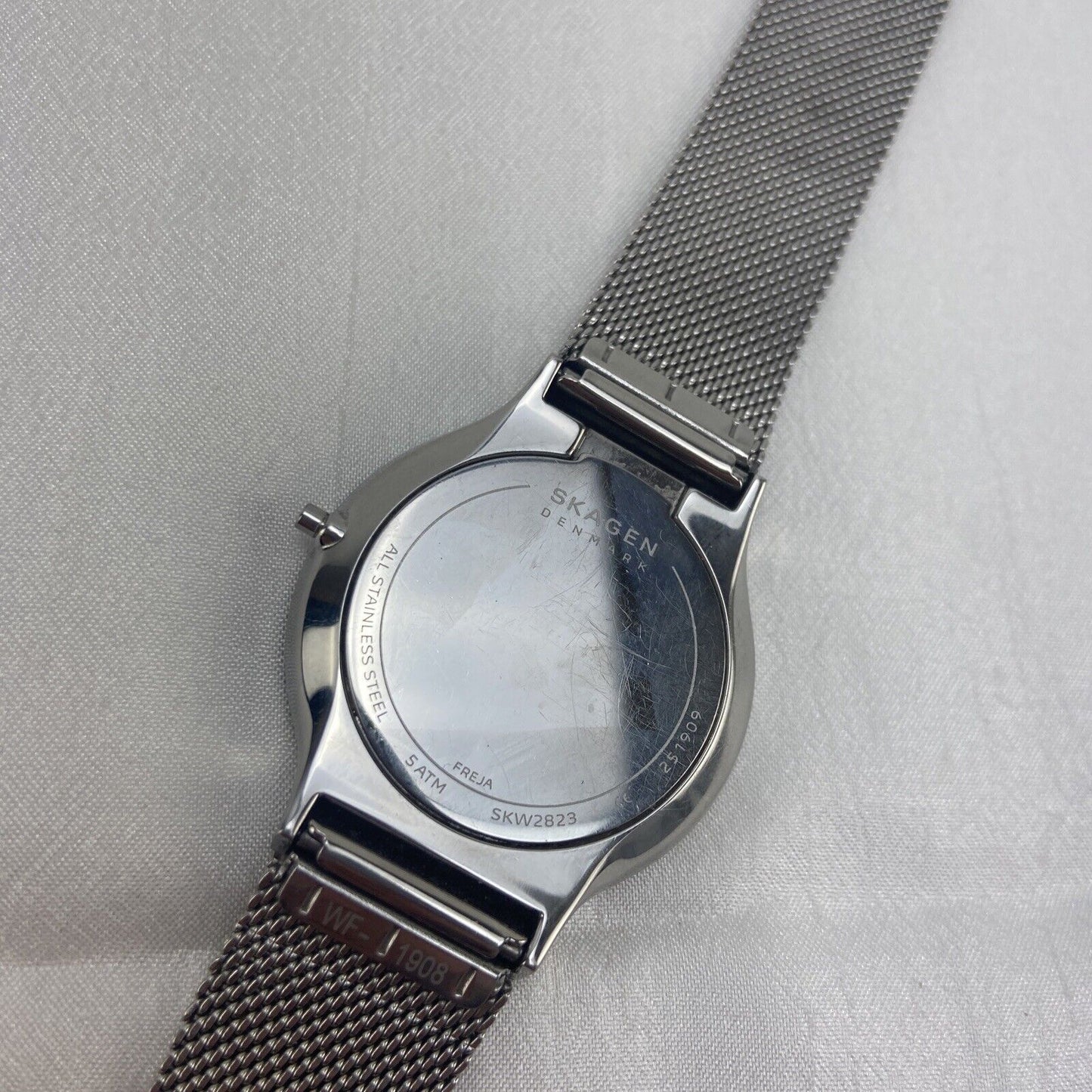 Skagen Ladies SKW2823 Freja Silver Tone Steel-Mesh Swiss Made Broken Parts Only