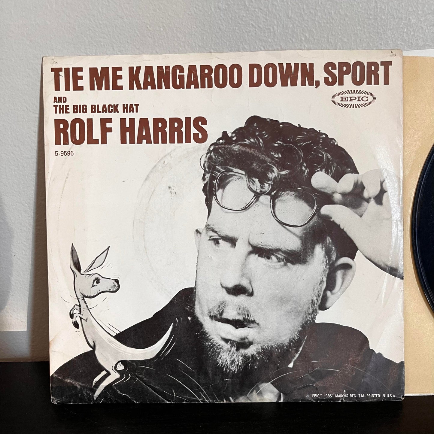 Rolf Harris "Tie Me Kangaroo Down, Sport"/"The Big Black Hat" 45 RPM 5-9596 Epic VG+