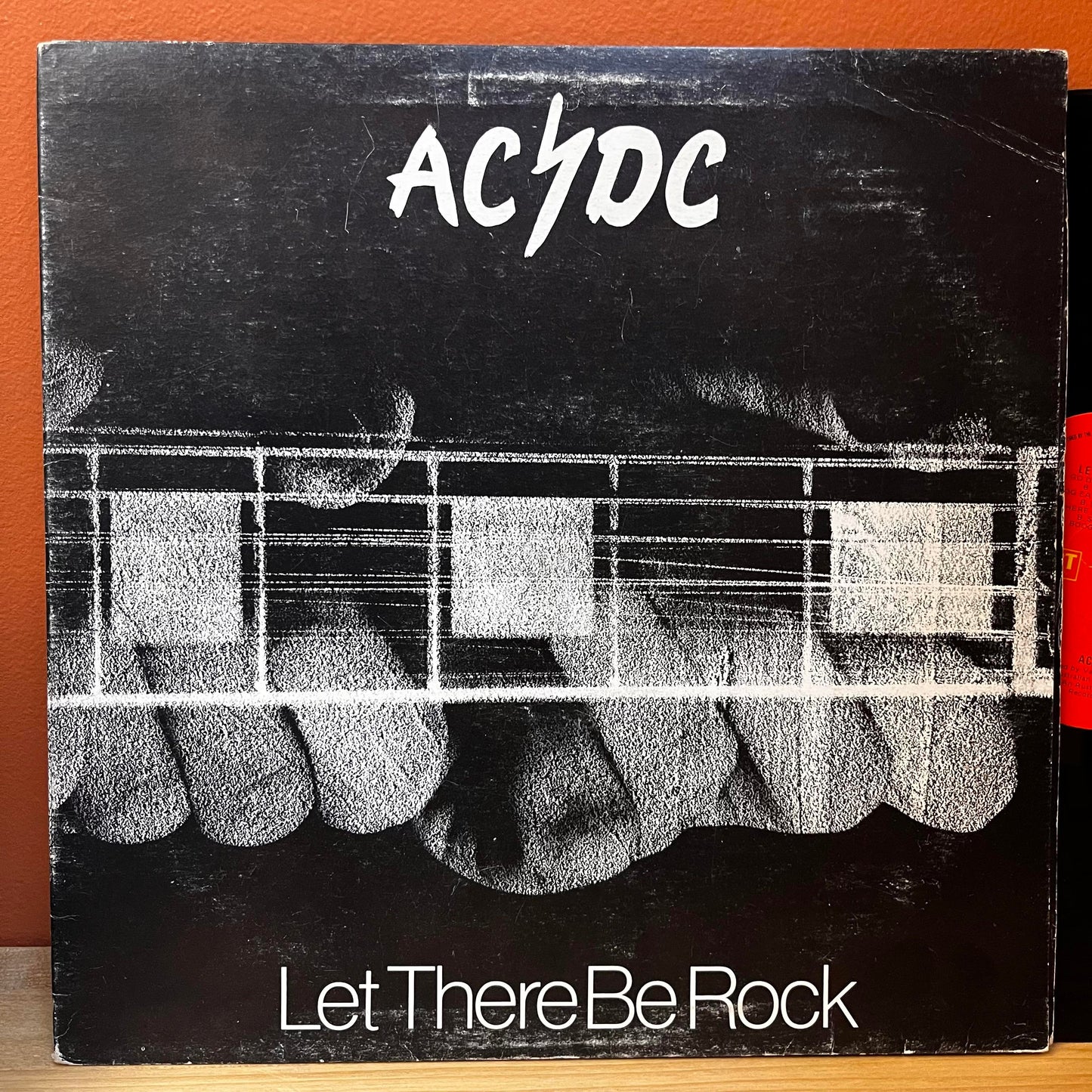 Ja en million stærk AC/DC Let There Be Rock Australia Red Label Pressing APLP.022 Used VG –  Provo's Vintage Groove